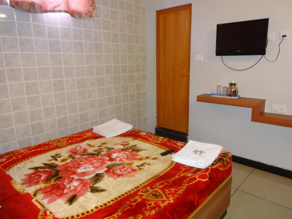 Green Apple Residency Hotel Ооти Екстериор снимка