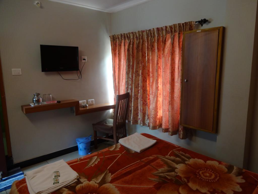 Green Apple Residency Ооти Екстериор снимка