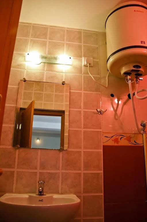 Green Apple Residency Ооти Екстериор снимка